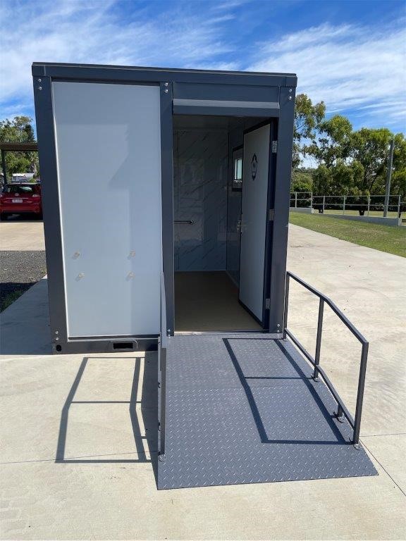 10-3.jpg Sanitario portátil accesible para personas con discapacidad - Imagen 10