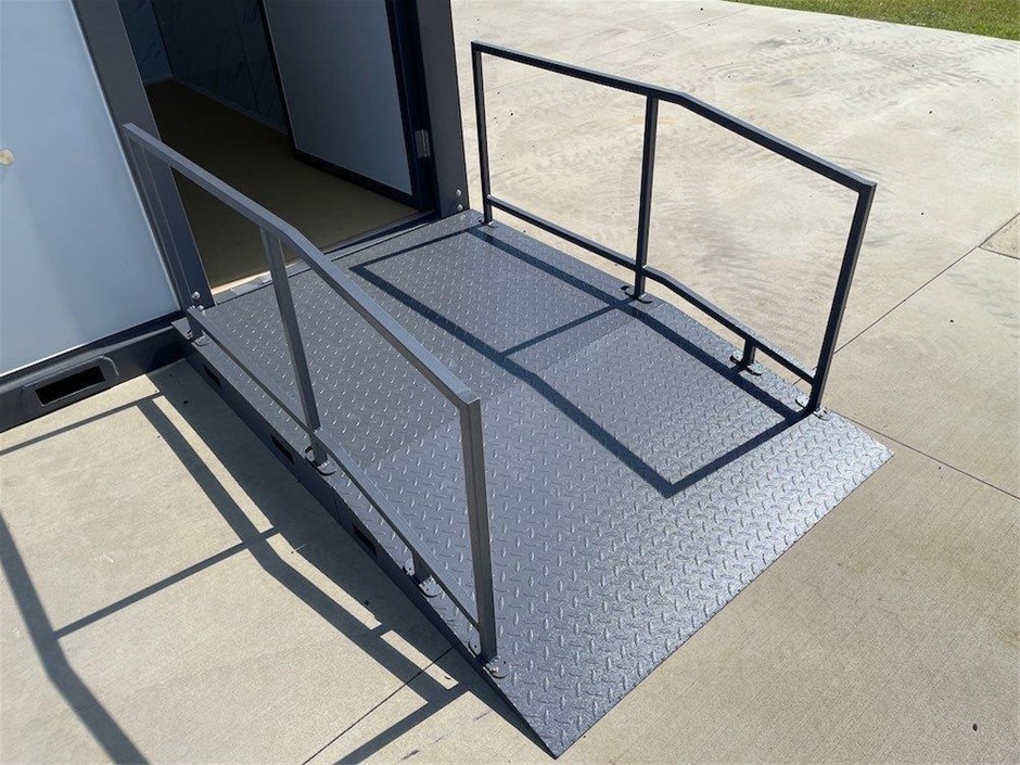 11-1-1.jpg Sanitario portátil accesible para personas con discapacidad - Imagen 11