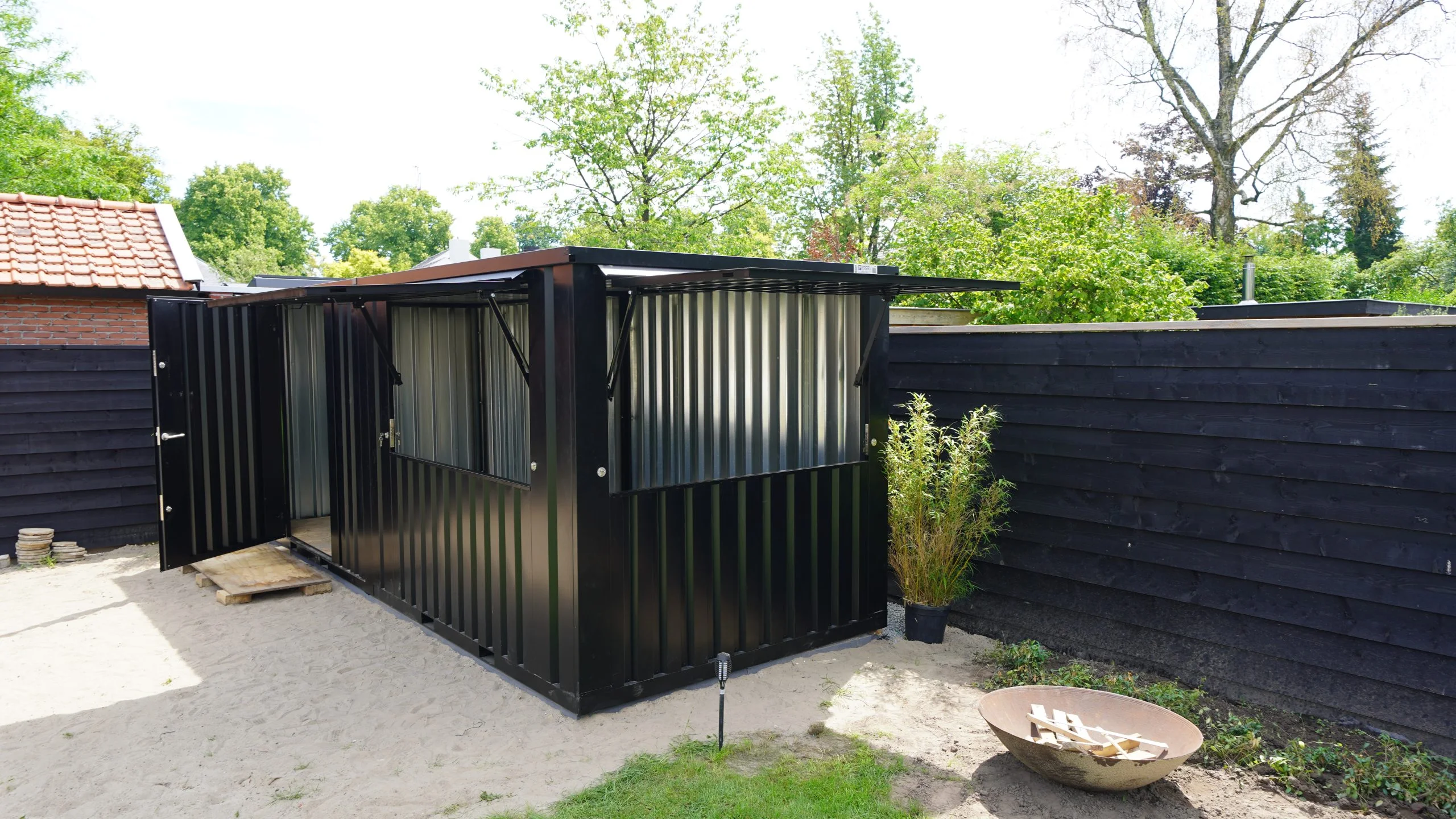 4-1-1.webp Contenedor Bar Desmontable 6×2 Metros - Imagen 4