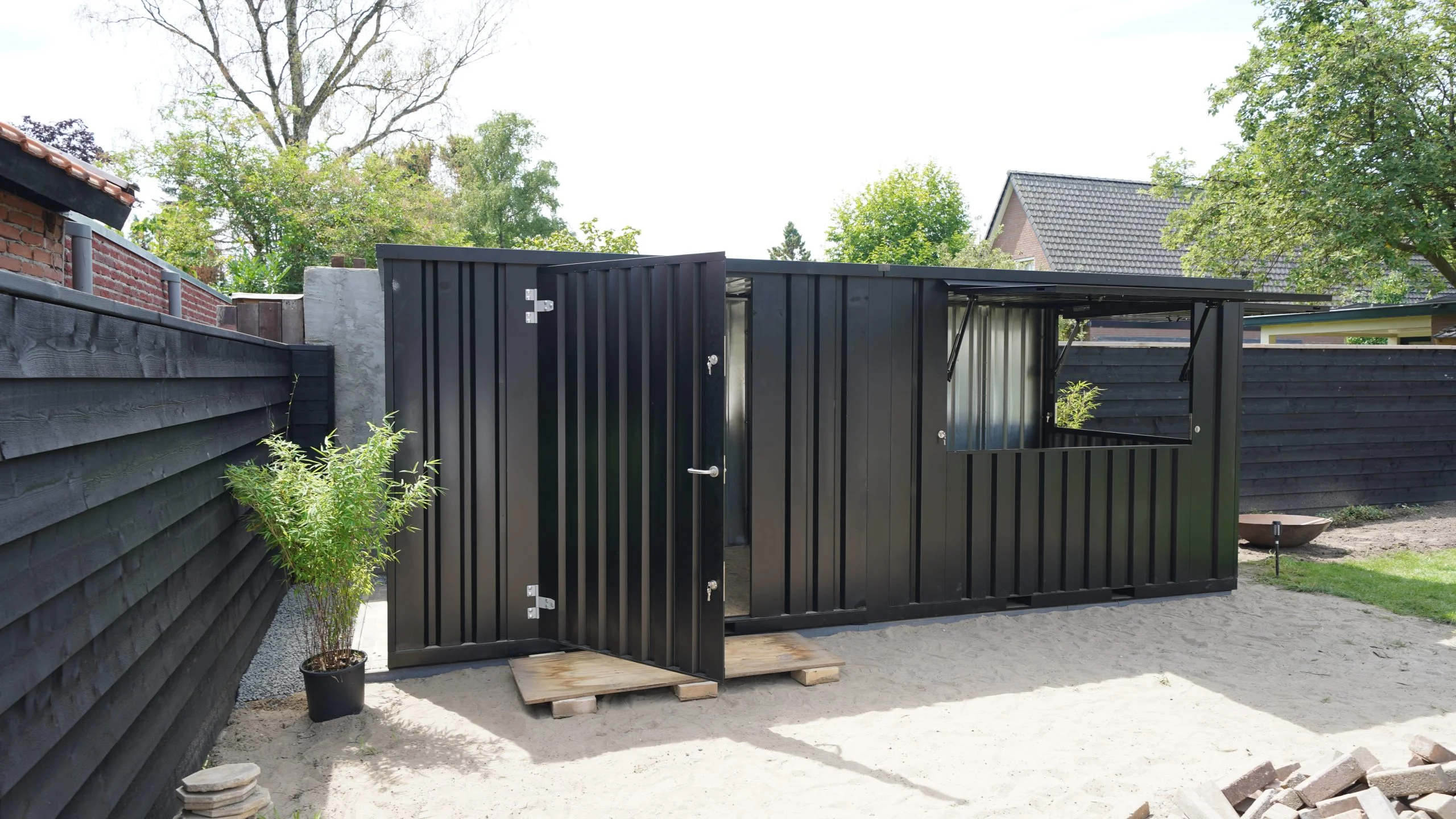 5-1-1.webp Contenedor Bar Desmontable 6×2 Metros - Imagen 5