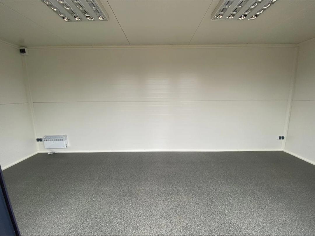 6-15.jpeg Contenedor Comercial "Linz" 6×2,83 m – Sala de Ventas - Imagen 6