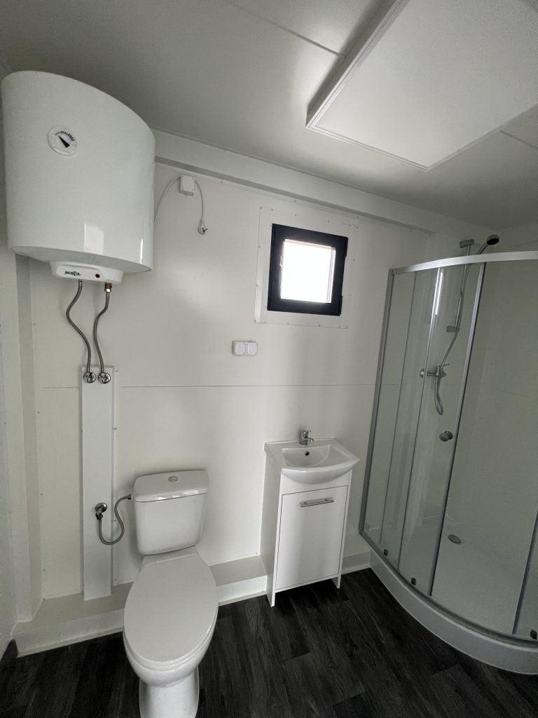 8-11.jpeg Contenedor de Oficina 800×300 con Baño y Aire Acondicionado - Imagen 8